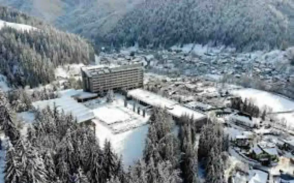 Obiective turistice la Voineasa și pe Valea Lotrului