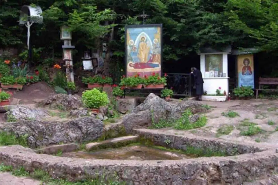 Izbucul de la Călugări