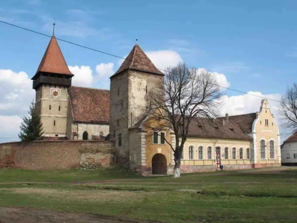 Biserica fortificată din Brateiu
